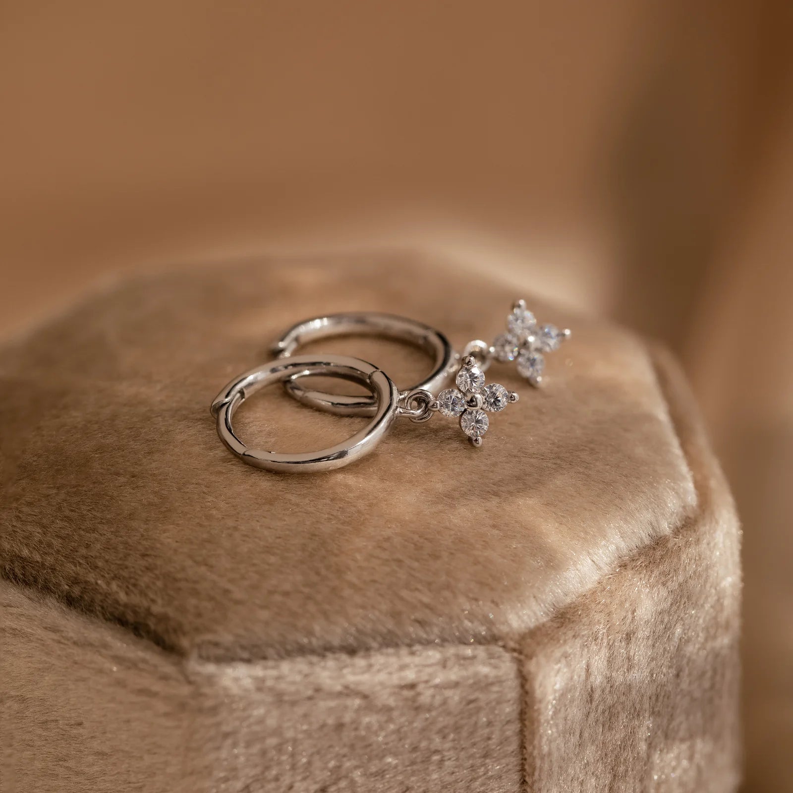 Sparkling flower earring