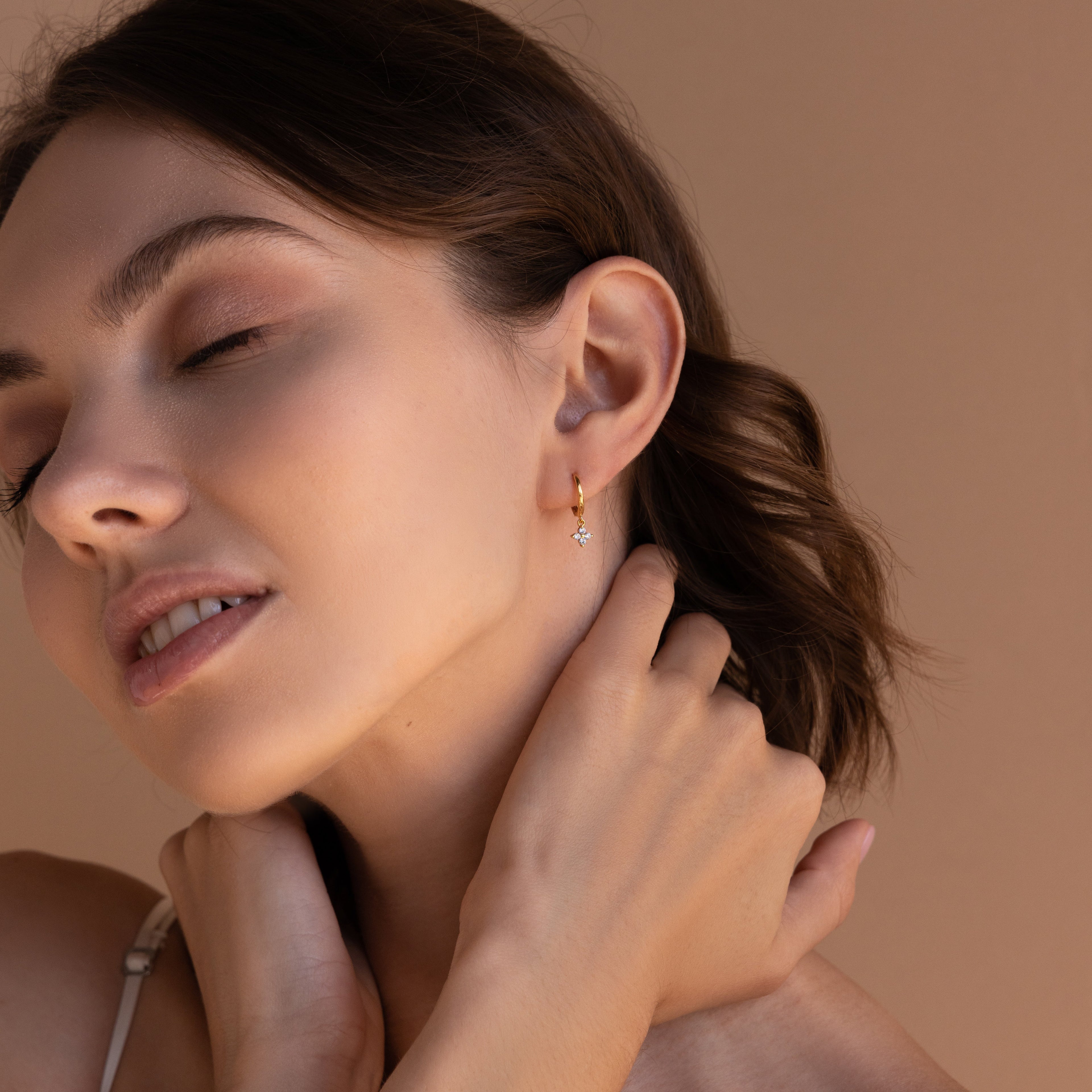 Sparkling flower earring