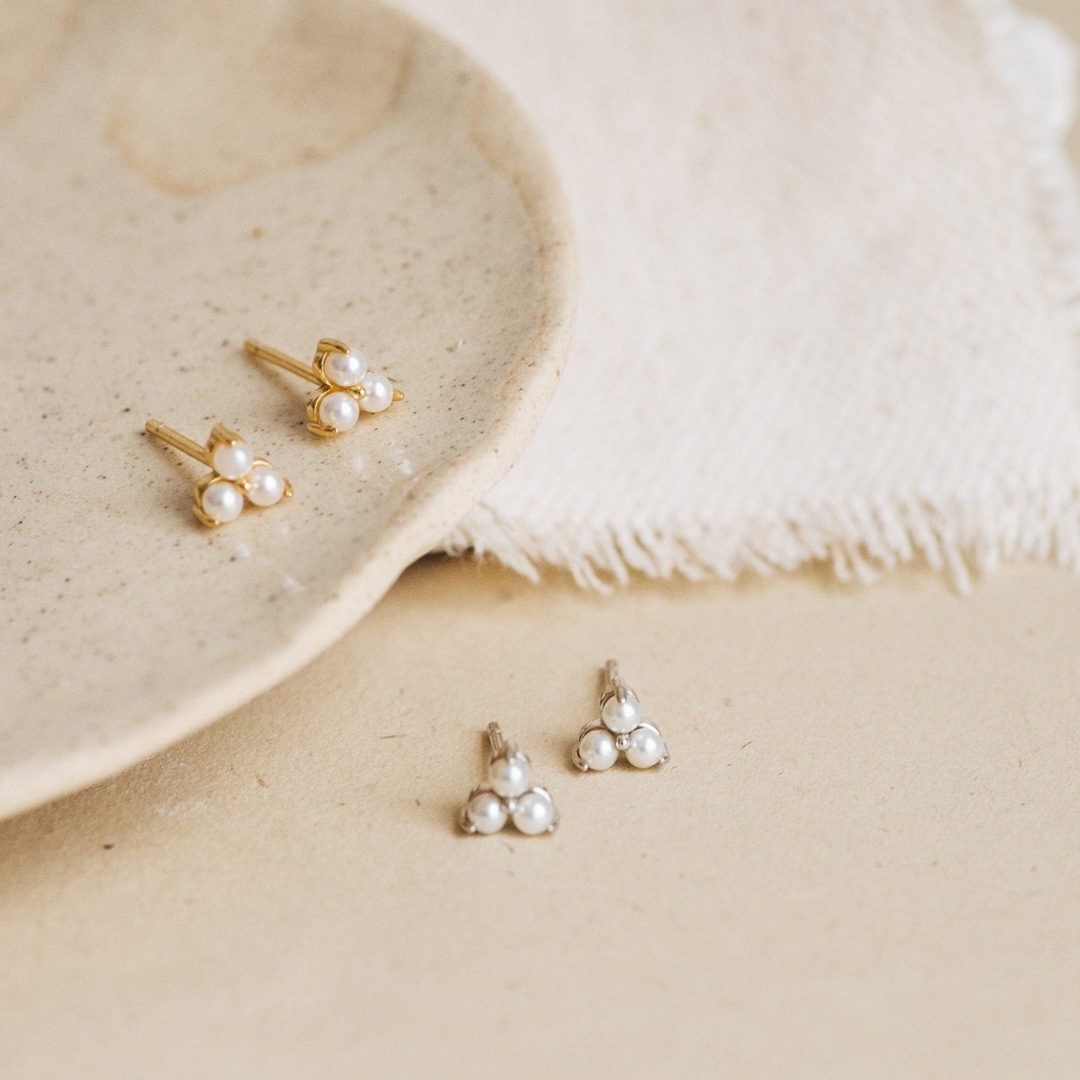 Elara pearl earrings