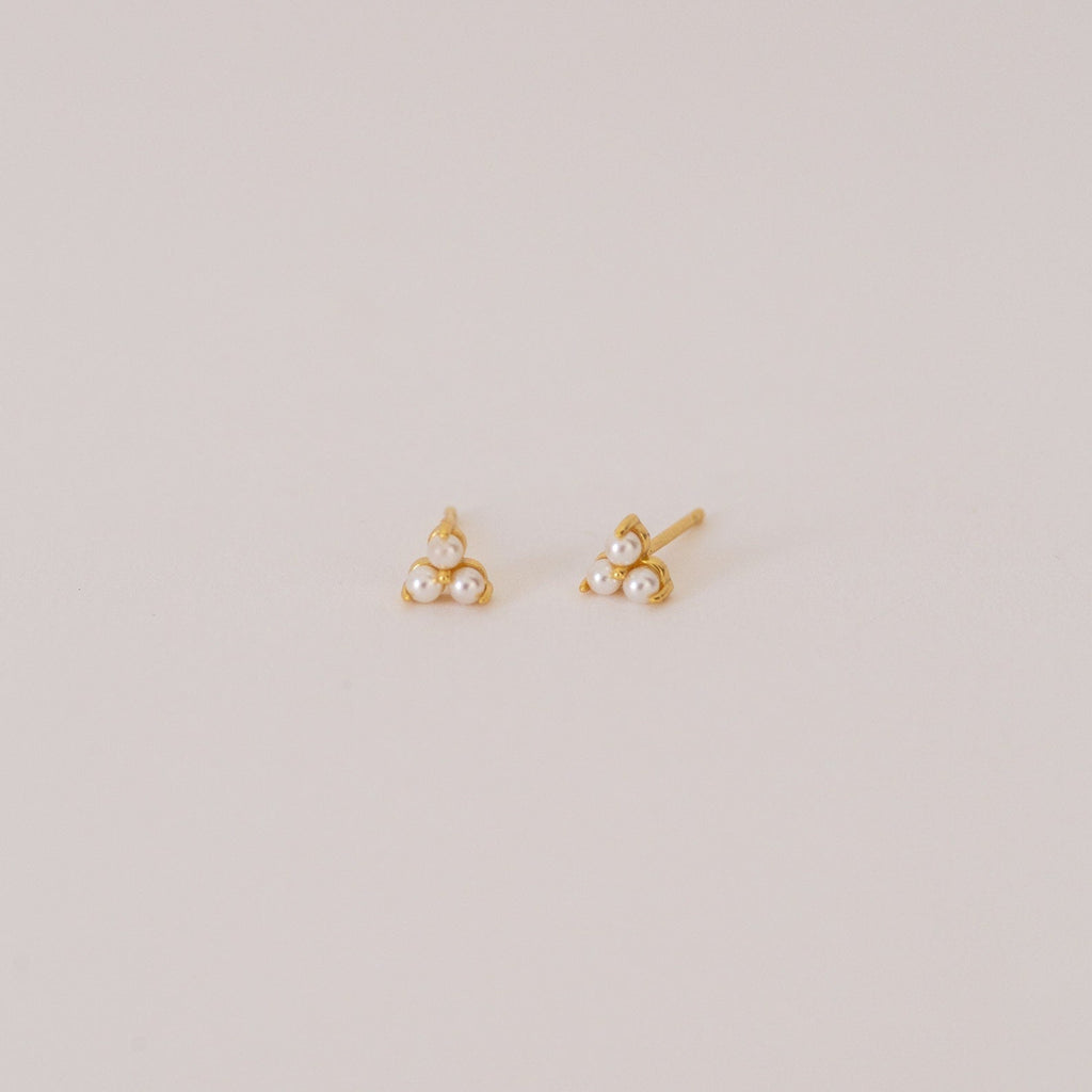 Elara pearl earrings