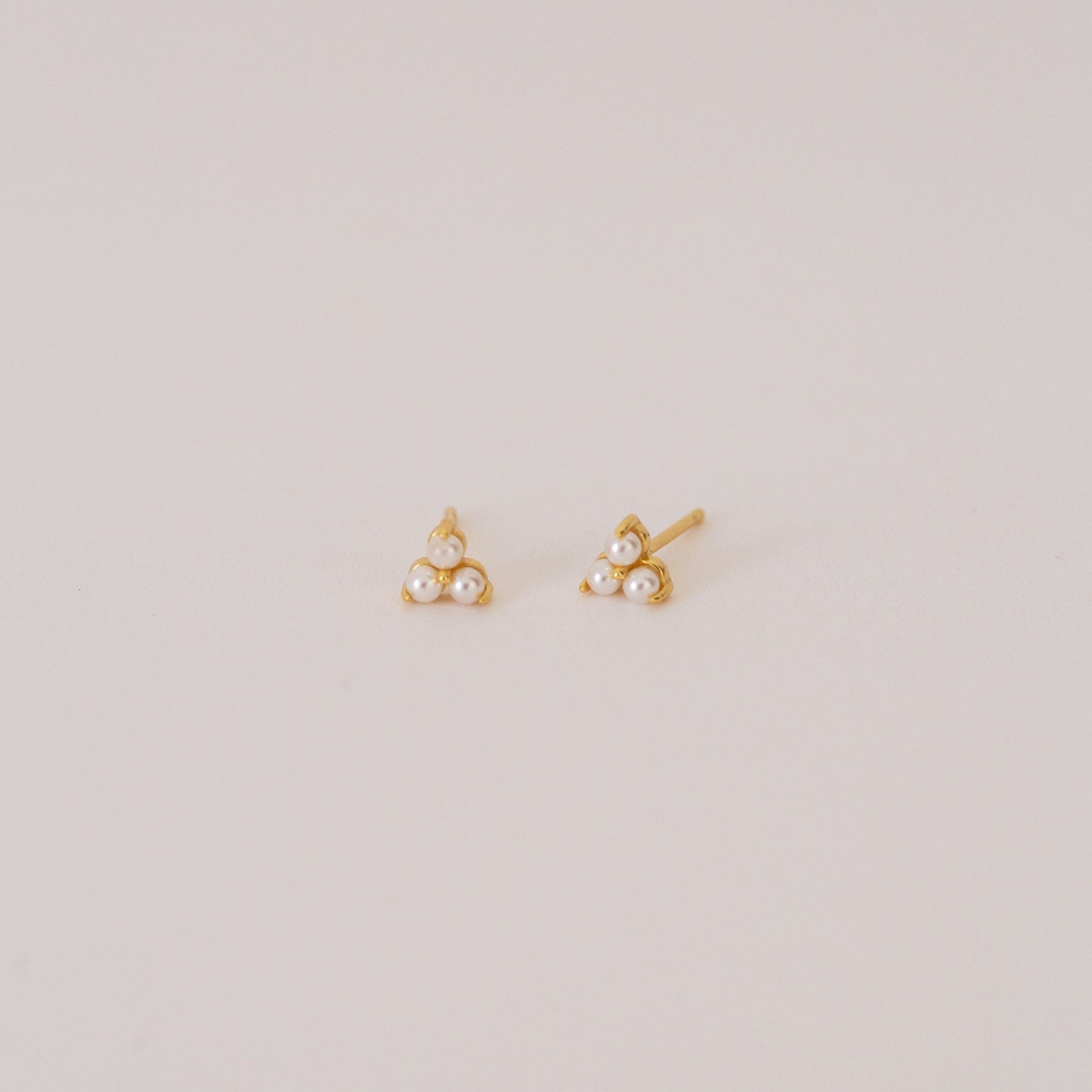 Elara pearl earrings