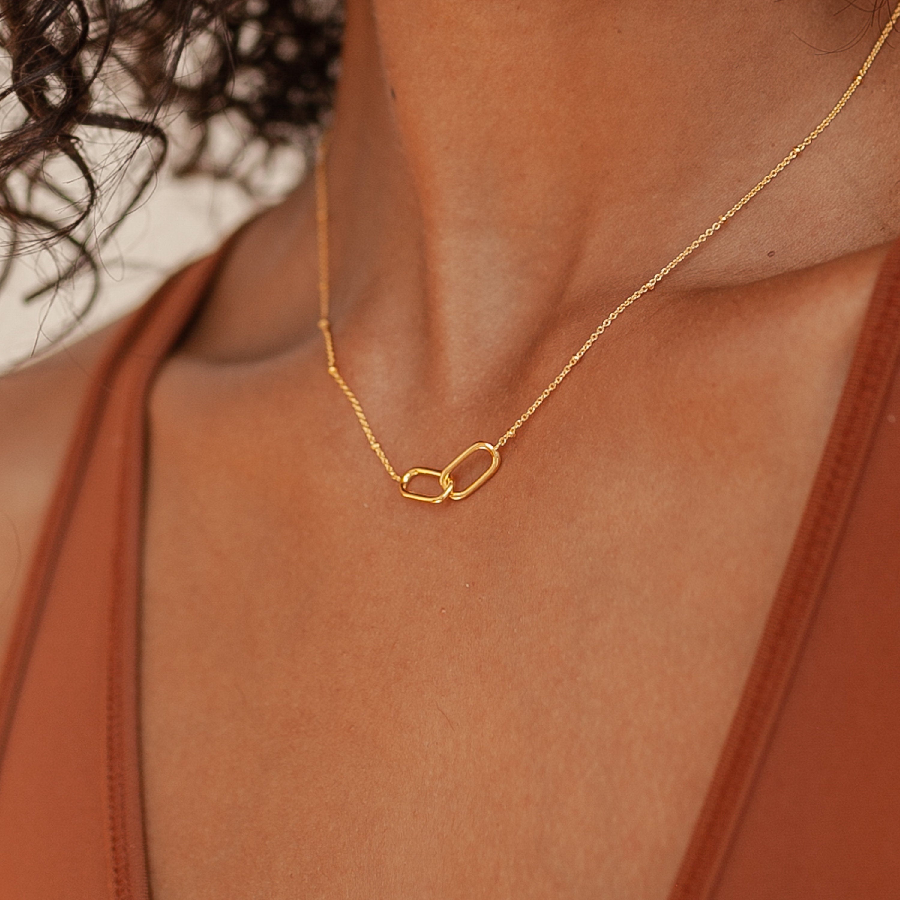 Evelyn Interconnected Pendant Necklace