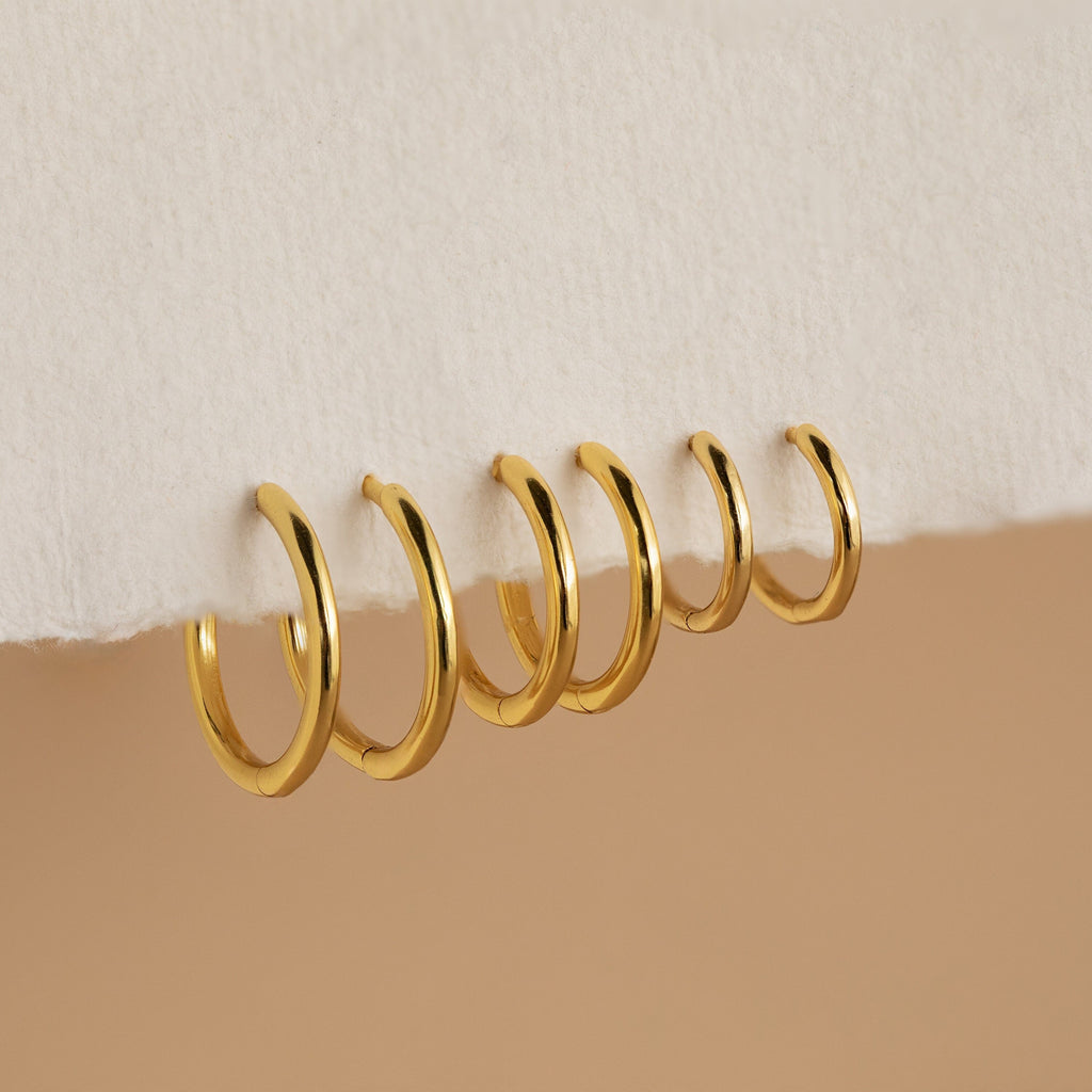 Set of hoop earrings