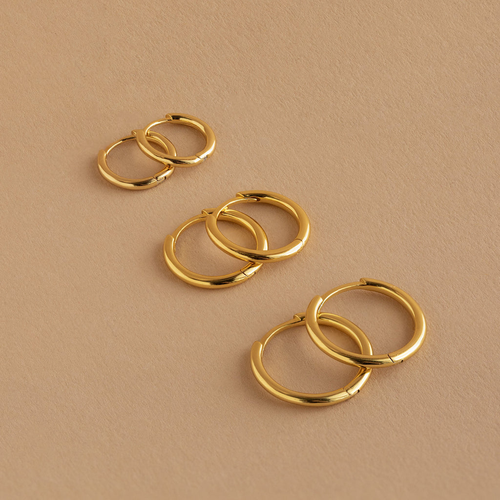 Set of hoop earrings