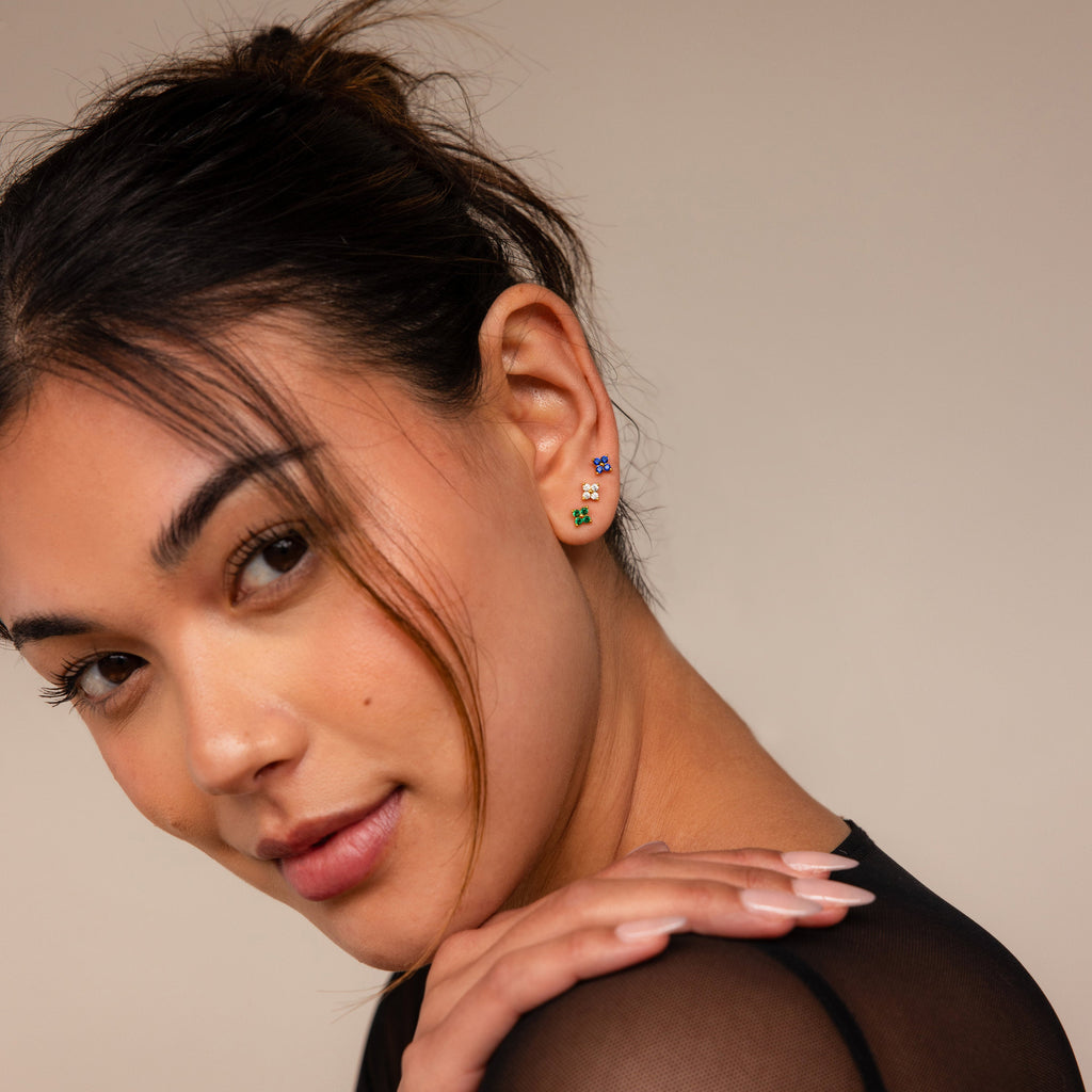 Set of flower earrings in three colors