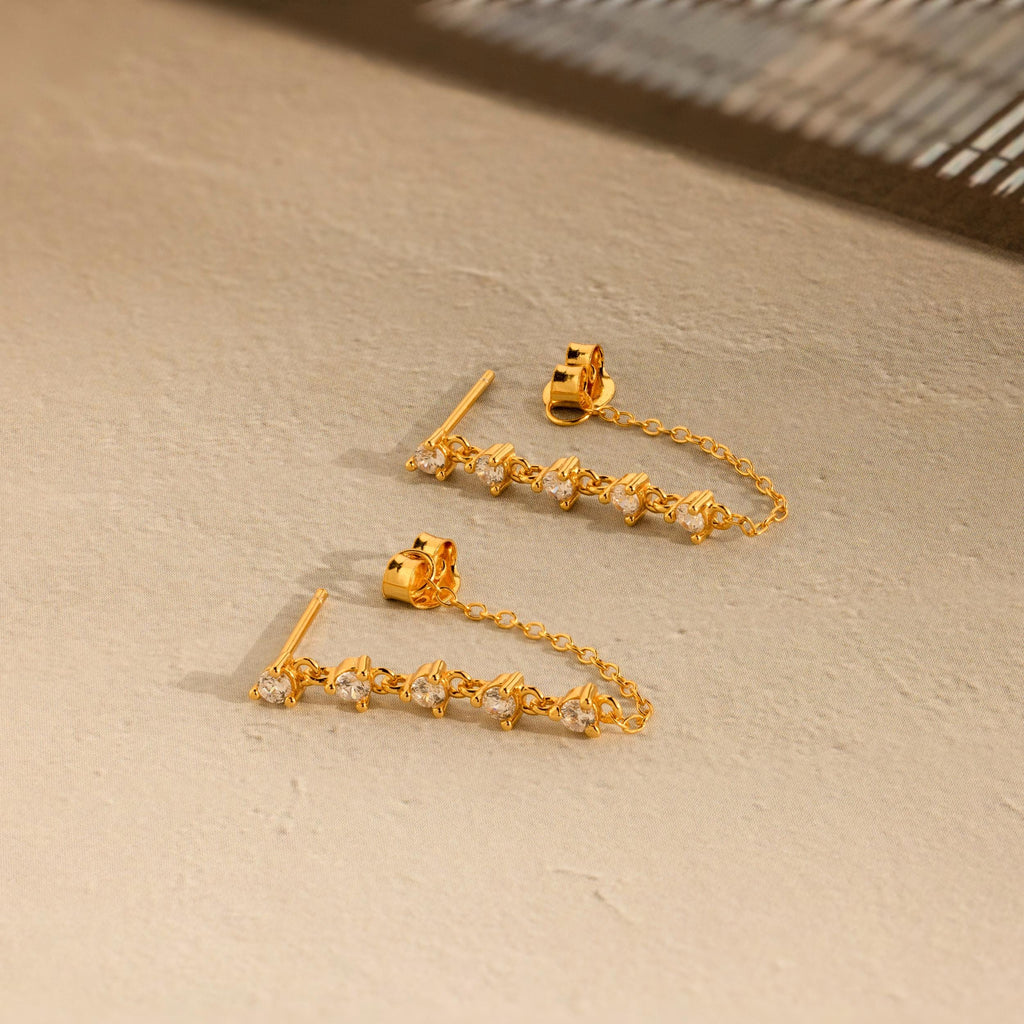 Zara earrings with chain in 18k gold.