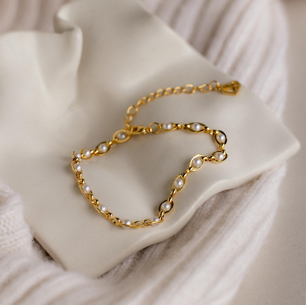 Una Bracelet with Pearls