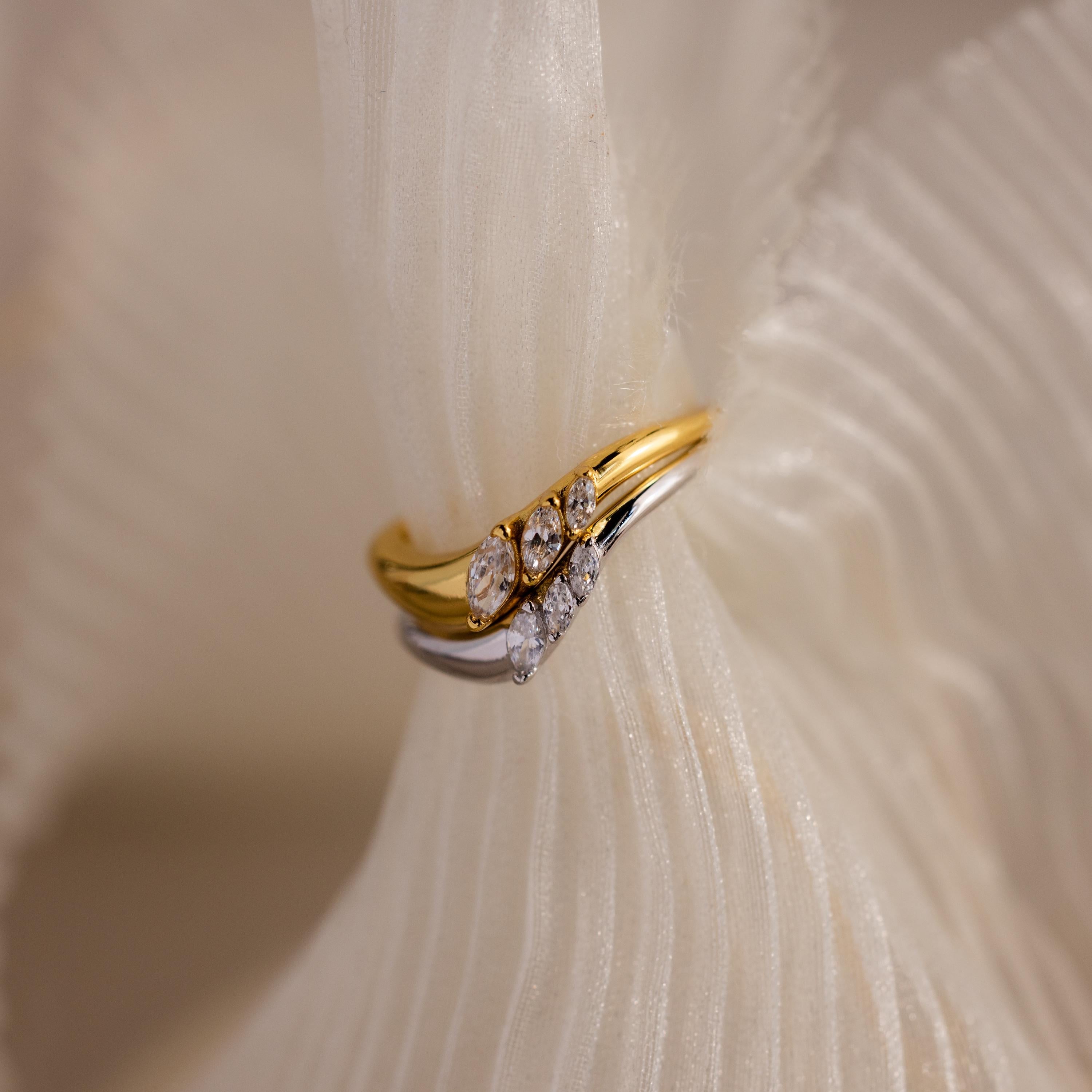 Duo of rings with faceted stones, metallic duet.