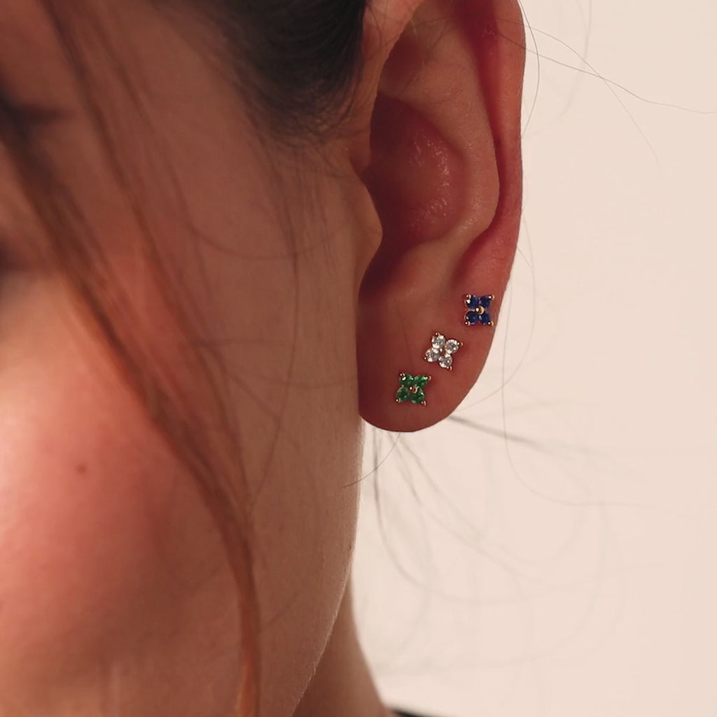 Set of flower earrings in three colors