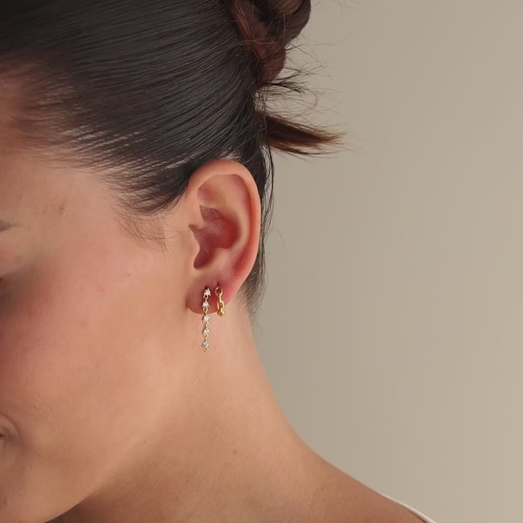 Zara earrings with chain in 18k gold.