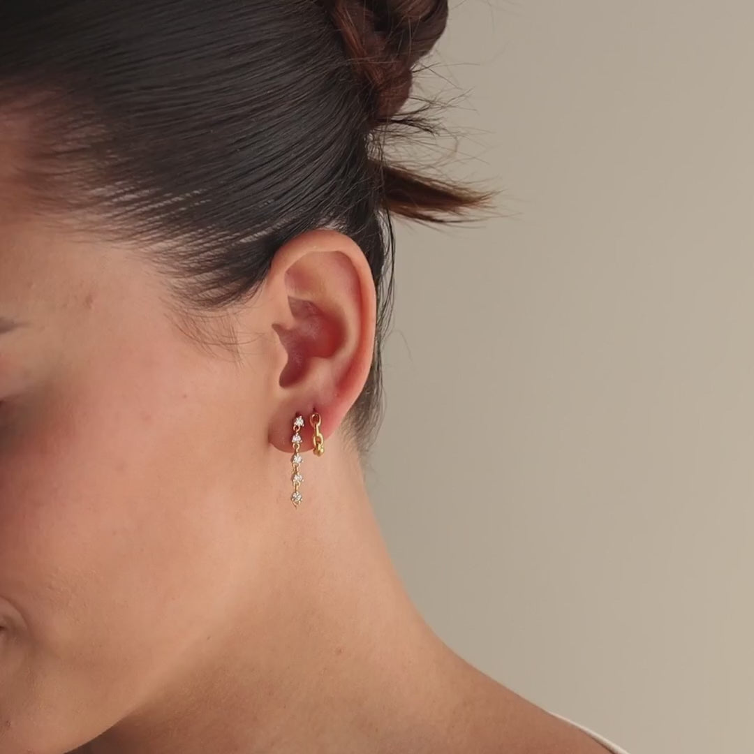 Zara earrings with chain in 18k gold.