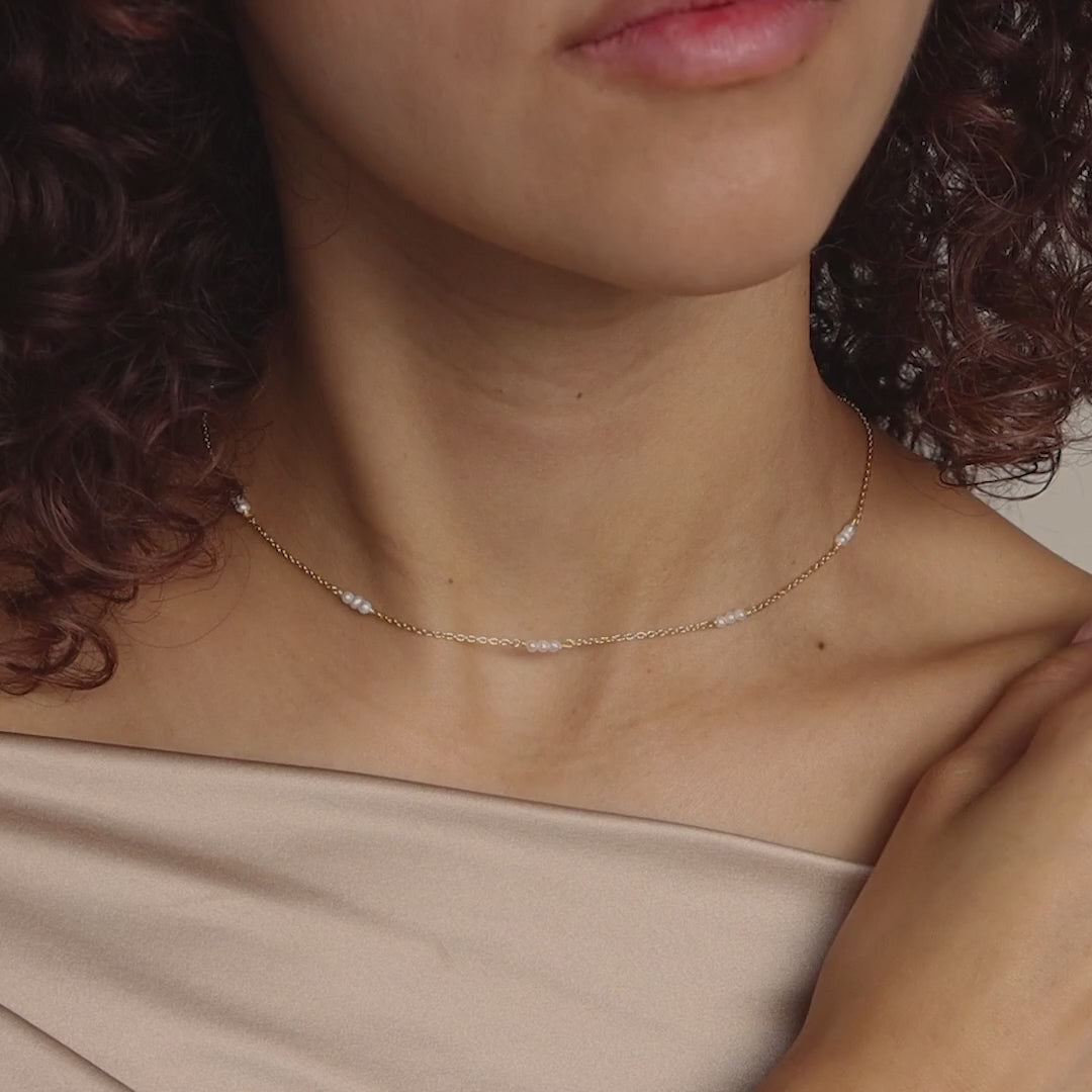 Minimalist Pearl Necklace